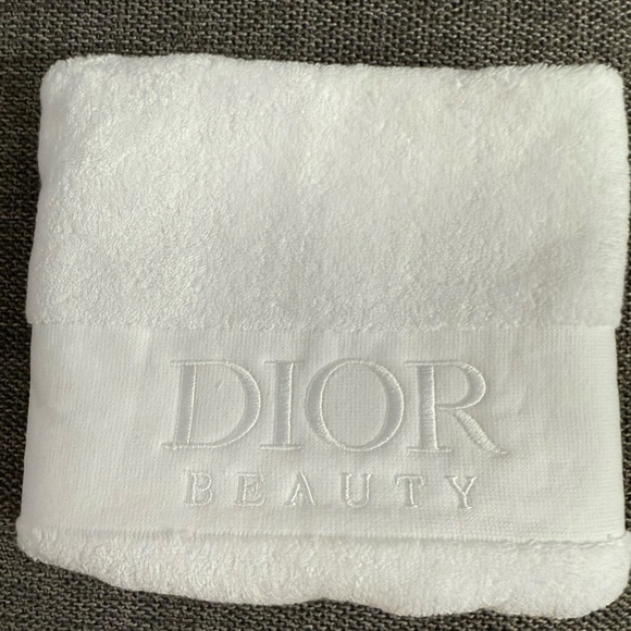 DIOR Prestige Lifestyle Set White Vanity Pouch Cotton Face Towel - Picture 12 of 16